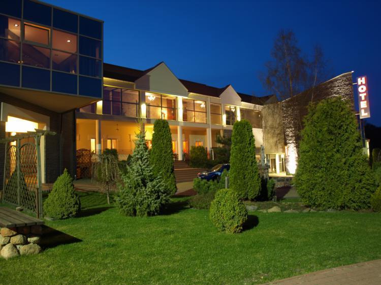 Hotel Kamiza Wyszków Extérieur photo