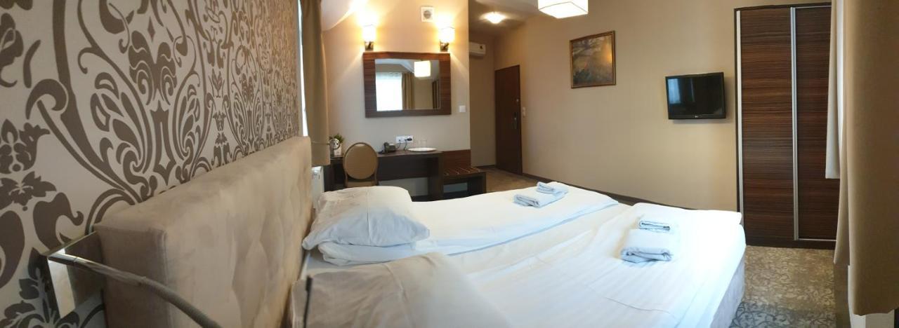 Hotel Kamiza Wyszków Extérieur photo