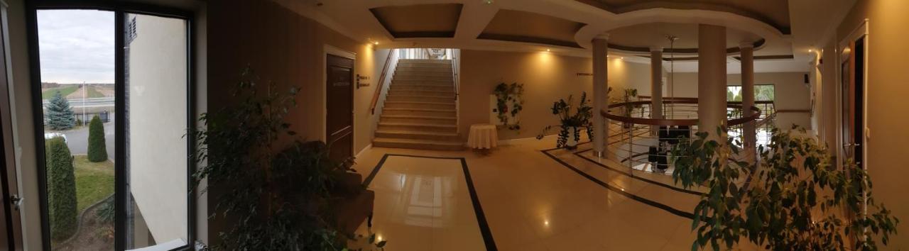 Hotel Kamiza Wyszków Extérieur photo